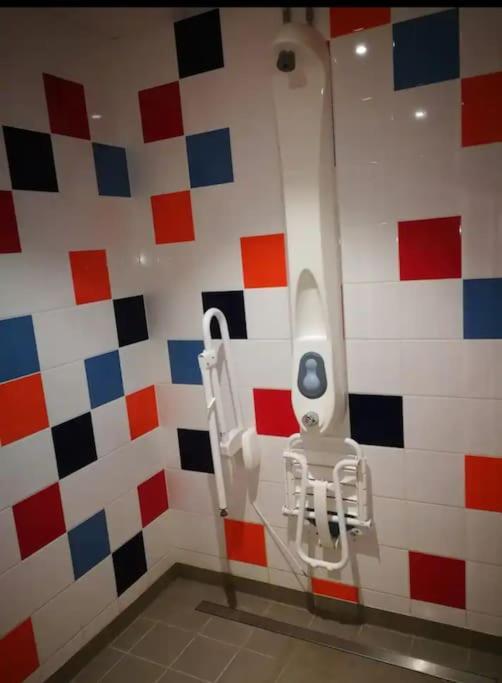Hotel Nuit Insolite Sur L'Eau Au Port De Ouistreham Exterior foto
