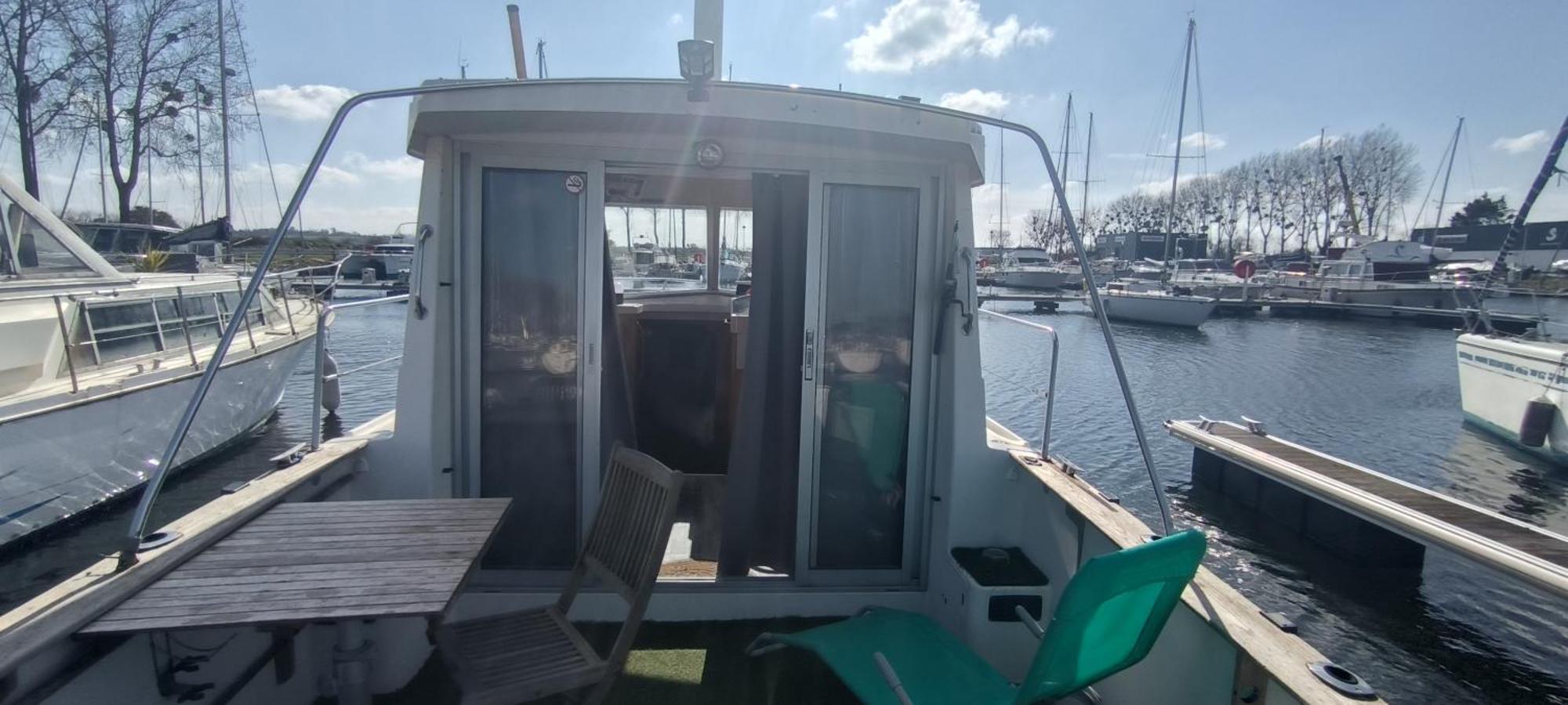 Hotel Nuit Insolite Sur L'Eau Au Port De Ouistreham Exterior foto
